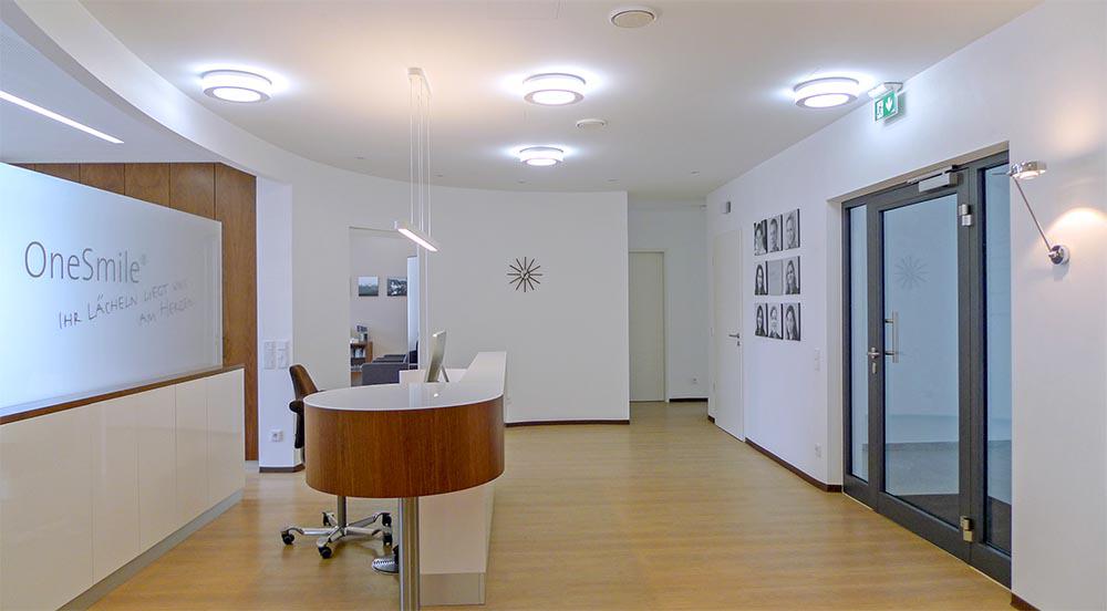 Back-Office einer Design-Zahnarztpraxis