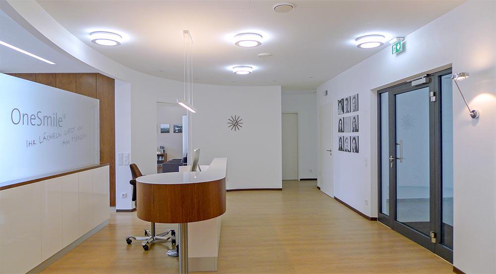 Back-Office einer Design-Zahnarztpraxis Back-Office einer Design-Zahnarztpraxis